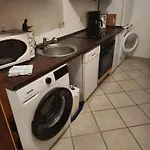 Halle, Bestes In Preis- Leistung- Lage, City, Eg, 84 Qm, Sd, 1- 3 Doppelzimmer, Extra Fuer Sie Kostenlose Tv Lounge Extra Kueche U Bad Bis 6 Personen Appartement Halle (Saale)