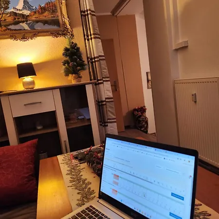 Halle Ferienwohnung Mit Viel Comfort Fuer Viele Gaeste, Viele Zimmer, Viele Betten Fuer Wenig Geld, Eg, 84 Qm, Sd, 1- 3 Doppelzimmer, Extra Fuer Sie Kostenlose Tv Lounge Extra Kueche U Bad Bis 6 Personen Apartment