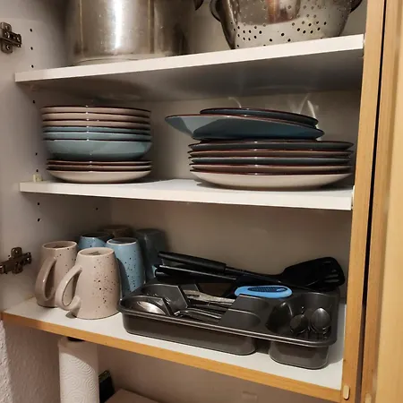 Halle Ferienwohnung Mit Viel Comfort Fuer Viele Gaeste, Viele Zimmer, Viele Betten Fuer Wenig Geld, Eg, 84 Qm, Sd, 1- 3 Doppelzimmer, Extra Fuer Sie Kostenlose Tv Lounge Extra Kueche U Bad Bis 6 Personen