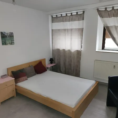 Apartment Halle Ferienwohnung Mit Viel Comfort Fuer Viele Gaeste, Viele Zimmer, Viele Betten Fuer Wenig Geld, Eg, 84 Qm, Sd, 1- 3 Doppelzimmer, Extra Fuer Sie Kostenlose Tv Lounge Extra Kueche U Bad Bis 6 Personen Halle (Saale)
