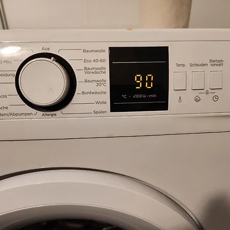 Halle Ferienwohnung Mit Viel Comfort Fuer Viele Gaeste, Viele Zimmer, Viele Betten Fuer Wenig Geld, Eg, 84 Qm, Sd, 1- 3 Doppelzimmer, Extra Fuer Sie Kostenlose Tv Lounge Extra Kueche U Bad Bis 6 Personen Apartment Halle (Saale)