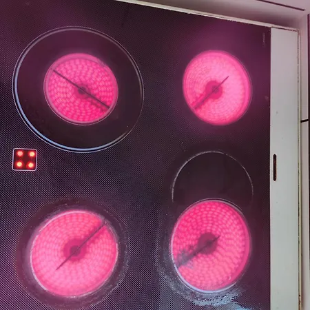 Halle, Bestes In Preis- Leistung- Lage, City, Eg, 84 Qm, Sd, 1- 3 Doppelzimmer, Extra Fuer Sie Kostenlose Tv Lounge Extra Kueche U Bad Bis 6 Personen