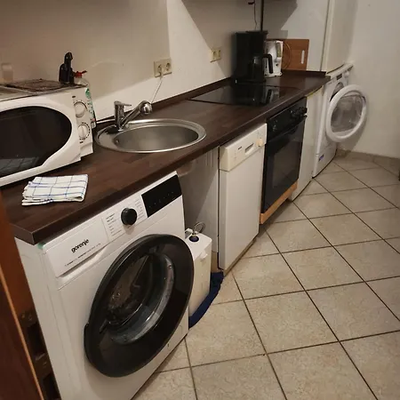 Halle Ferienwohnung Mit Viel Comfort Fuer Viele Gaeste, Viele Zimmer, Viele Betten Fuer Wenig Geld, Eg, 84 Qm, Sd, 1- 3 Doppelzimmer, Extra Fuer Sie Kostenlose Tv Lounge Extra Kueche U Bad Bis 6 Personen Apartment Halle (Saale)