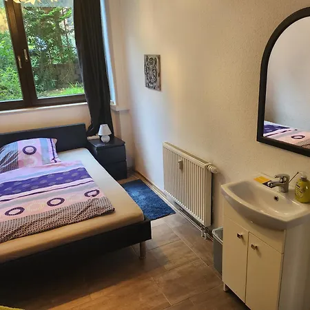 Halle Ferienwohnung Mit Viel Comfort Fuer Viele Gaeste, Viele Zimmer, Viele Betten Fuer Wenig Geld, Eg, 84 Qm, Sd, 1- 3 Doppelzimmer, Extra Fuer Sie Kostenlose Tv Lounge Extra Kueche U Bad Bis 6 Personen Apartment Halle (Saale)