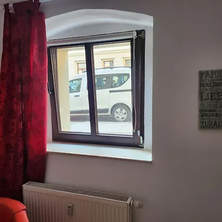 Apartment Halle Ferienwohnung Mit Viel Comfort Fuer Viele Gaeste, Viele Zimmer, Viele Betten Fuer Wenig Geld, Eg, 84 Qm, Sd, 1- 3 Doppelzimmer, Extra Fuer Sie Kostenlose Tv Lounge Extra Kueche U Bad Bis 6 Personen
