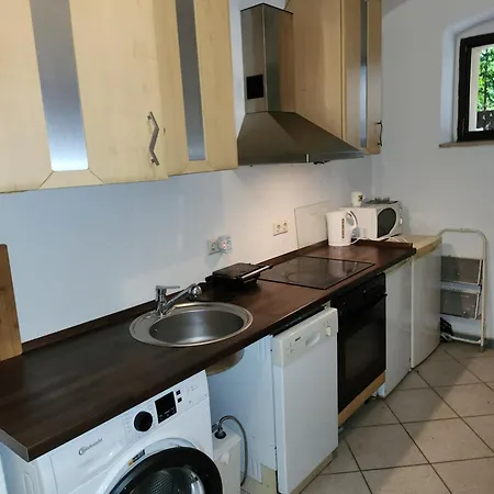 Halle Ferienwohnung Mit Viel Comfort Fuer Viele Gaeste, Viele Zimmer, Viele Betten Fuer Wenig Geld, Eg, 84 Qm, Sd, 1- 3 Doppelzimmer, Extra Fuer Sie Kostenlose Tv Lounge Extra Kueche U Bad Bis 6 Personen Apartment *