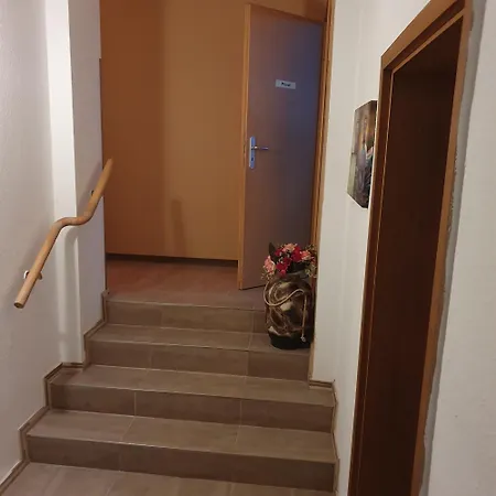 Apartment Halle Ferienwohnung Mit Viel Comfort Fuer Viele Gaeste, Viele Zimmer, Viele Betten Fuer Wenig Geld, Eg, 84 Qm, Sd, 1- 3 Doppelzimmer, Extra Fuer Sie Kostenlose Tv Lounge Extra Kueche U Bad Bis 6 Personen *