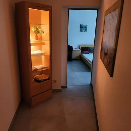 Halle Ferienwohnung Mit Viel Comfort Fuer Viele Gaeste, Viele Zimmer, Viele Betten Fuer Wenig Geld, Eg, 84 Qm, Sd, 1- 3 Doppelzimmer, Extra Fuer Sie Kostenlose Tv Lounge Extra Kueche U Bad Bis 6 Personen Halle (Saale)