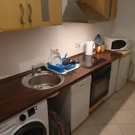 Halle Ferienwohnung Mit Viel Comfort Fuer Viele Gaeste, Viele Zimmer, Viele Betten Fuer Wenig Geld, Eg, 84 Qm, Sd, 1- 3 Doppelzimmer, Extra Fuer Sie Kostenlose Tv Lounge Extra Kueche U Bad Bis 6 Personen Halle (Saale)