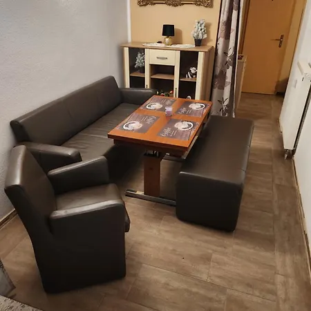 Halle Ferienwohnung Mit Viel Comfort Fuer Viele Gaeste, Viele Zimmer, Viele Betten Fuer Wenig Geld, Eg, 84 Qm, Sd, 1- 3 Doppelzimmer, Extra Fuer Sie Kostenlose Tv Lounge Extra Kueche U Bad Bis 6 Personen Halle (Saale)