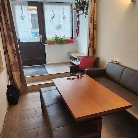 Halle Ferienwohnung Mit Viel Comfort Fuer Viele Gaeste, Viele Zimmer, Viele Betten Fuer Wenig Geld, Eg, 84 Qm, Sd, 1- 3 Doppelzimmer, Extra Fuer Sie Kostenlose Tv Lounge Extra Kueche U Bad Bis 6 Personen *