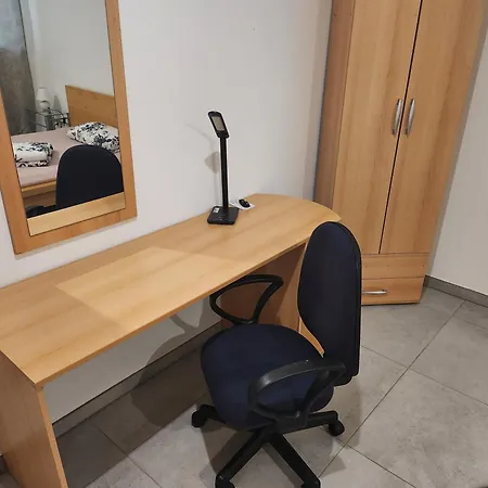 Apartment Halle Ferienwohnung Mit Viel Comfort Fuer Viele Gaeste, Viele Zimmer, Viele Betten Fuer Wenig Geld, Eg, 84 Qm, Sd, 1- 3 Doppelzimmer, Extra Fuer Sie Kostenlose Tv Lounge Extra Kueche U Bad Bis 6 Personen Halle (Saale)
