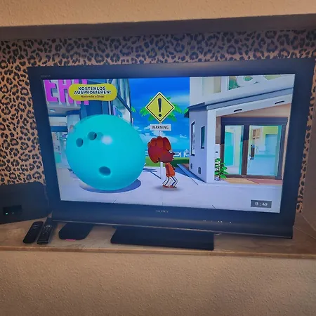 Halle Ferienwohnung Mit Viel Comfort Fuer Viele Gaeste, Viele Zimmer, Viele Betten Fuer Wenig Geld, Eg, 84 Qm, Sd, 1- 3 Doppelzimmer, Extra Fuer Sie Kostenlose Tv Lounge Extra Kueche U Bad Bis 6 Personen Apartment