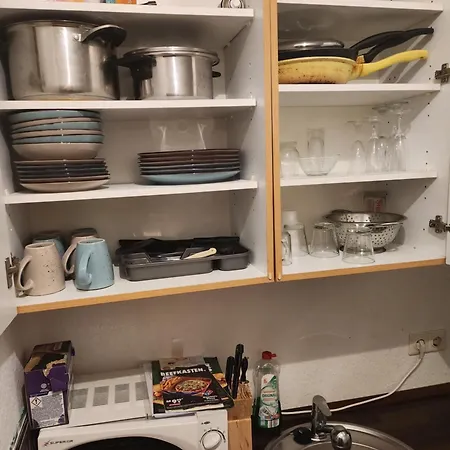 Halle Ferienwohnung Mit Viel Comfort Fuer Viele Gaeste, Viele Zimmer, Viele Betten Fuer Wenig Geld, Eg, 84 Qm, Sd, 1- 3 Doppelzimmer, Extra Fuer Sie Kostenlose Tv Lounge Extra Kueche U Bad Bis 6 Personen Apartment