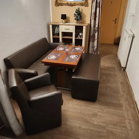 Halle Ferienwohnung Mit Viel Comfort Fuer Viele Gaeste, Viele Zimmer, Viele Betten Fuer Wenig Geld, Eg, 84 Qm, Sd, 1- 3 Doppelzimmer, Extra Fuer Sie Kostenlose Tv Lounge Extra Kueche U Bad Bis 6 Personen * Halle (Saale)