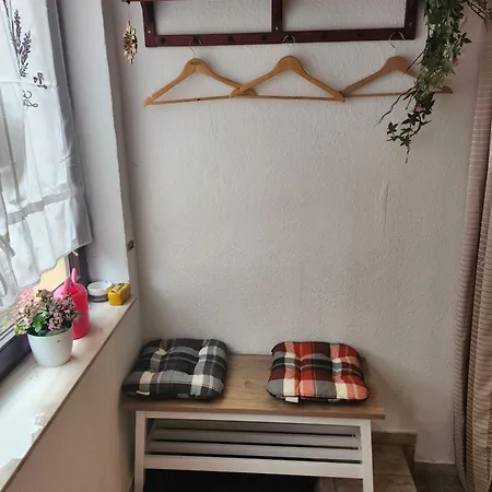Apartment Halle Ferienwohnung Mit Viel Comfort Fuer Viele Gaeste, Viele Zimmer, Viele Betten Fuer Wenig Geld, Eg, 84 Qm, Sd, 1- 3 Doppelzimmer, Extra Fuer Sie Kostenlose Tv Lounge Extra Kueche U Bad Bis 6 Personen Halle (Saale)