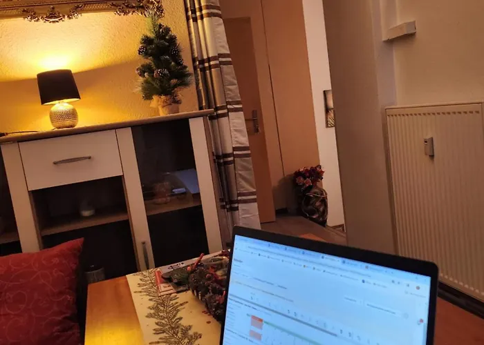 Halle, Bestes In Preis- Leistung- Lage, City, Eg, 84 Qm, Sd, 1- 3 Doppelzimmer, Extra Fuer Sie Kostenlose Tv Lounge Extra Kueche U Bad Bis 6 Personen Appartement