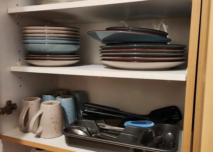 Halle, Bestes In Preis- Leistung- Lage, City, Eg, 84 Qm, Sd, 1- 3 Doppelzimmer, Extra Fuer Sie Kostenlose Tv Lounge Extra Kueche U Bad Bis 6 Personen