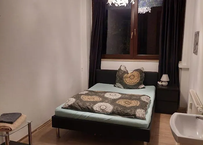 Appartement Halle, Bestes In Preis- Leistung- Lage, City, Eg, 84 Qm, Sd, 1- 3 Doppelzimmer, Extra Fuer Sie Kostenlose Tv Lounge Extra Kueche U Bad Bis 6 Personen *