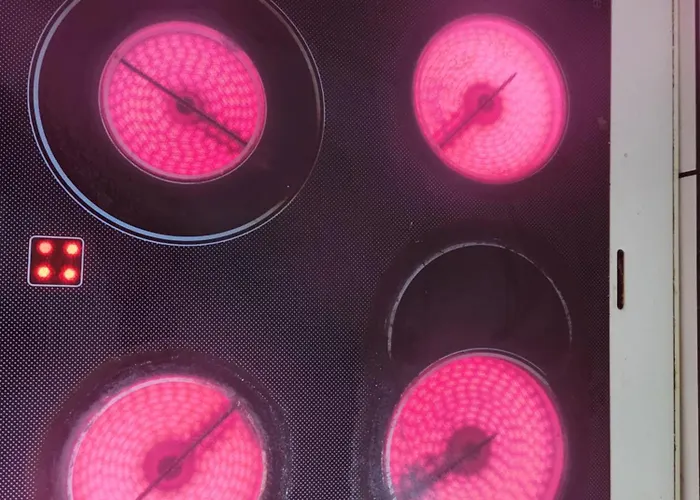 Halle, Bestes In Preis- Leistung- Lage, City, Eg, 84 Qm, Sd, 1- 3 Doppelzimmer, Extra Fuer Sie Kostenlose Tv Lounge Extra Kueche U Bad Bis 6 Personen