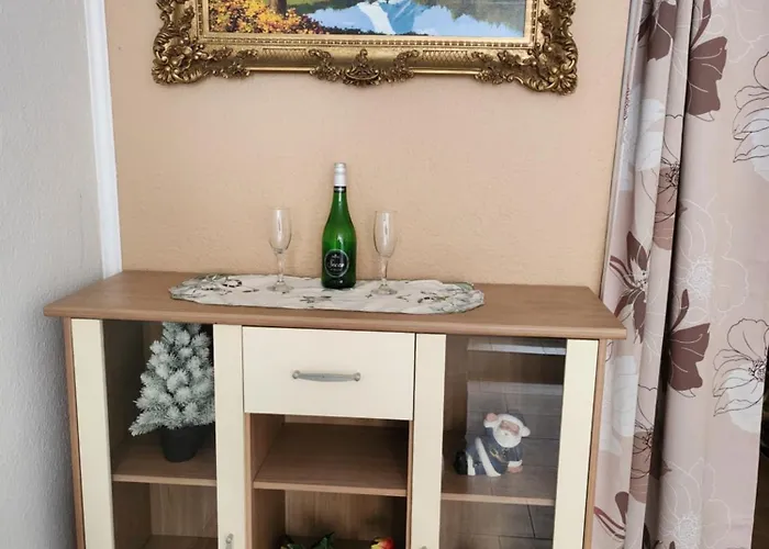 Halle, Bestes In Preis- Leistung- Lage, City, Eg, 84 Qm, Sd, 1- 3 Doppelzimmer, Extra Fuer Sie Kostenlose Tv Lounge Extra Kueche U Bad Bis 6 Personen * Halle (Saale)