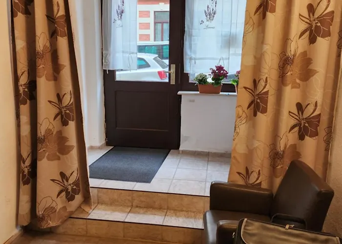 Appartement Halle, Bestes In Preis- Leistung- Lage, City, Eg, 84 Qm, Sd, 1- 3 Doppelzimmer, Extra Fuer Sie Kostenlose Tv Lounge Extra Kueche U Bad Bis 6 Personen Halle (Saale)