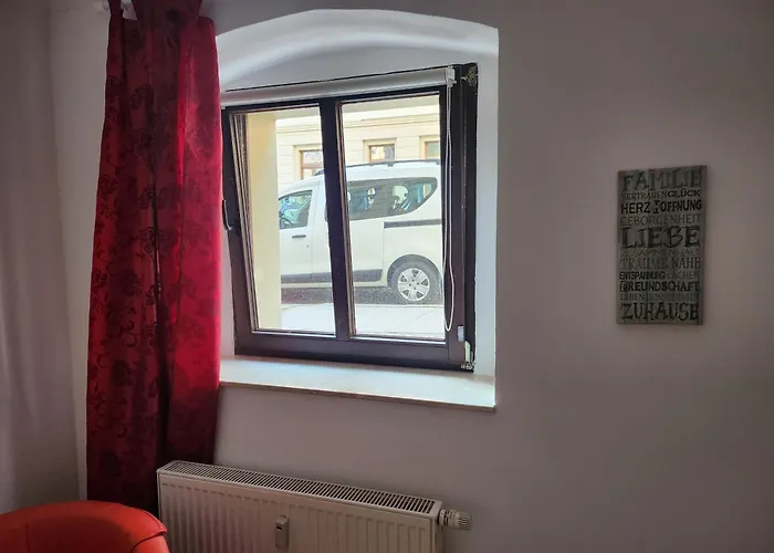 Appartement Halle, Bestes In Preis- Leistung- Lage, City, Eg, 84 Qm, Sd, 1- 3 Doppelzimmer, Extra Fuer Sie Kostenlose Tv Lounge Extra Kueche U Bad Bis 6 Personen
