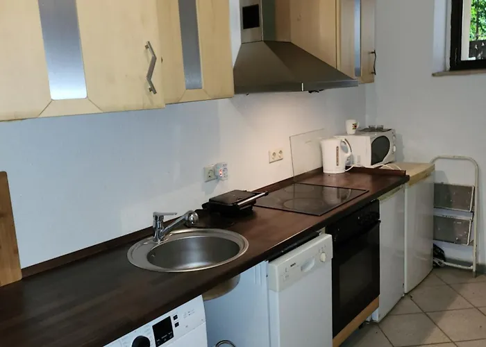 Halle, Bestes In Preis- Leistung- Lage, City, Eg, 84 Qm, Sd, 1- 3 Doppelzimmer, Extra Fuer Sie Kostenlose Tv Lounge Extra Kueche U Bad Bis 6 Personen Appartement *