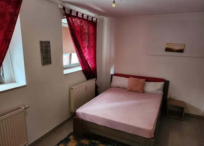 Halle, Bestes In Preis- Leistung- Lage, City, Eg, 84 Qm, Sd, 1- 3 Doppelzimmer, Extra Fuer Sie Kostenlose Tv Lounge Extra Kueche U Bad Bis 6 Personen Appartement Halle (Saale)