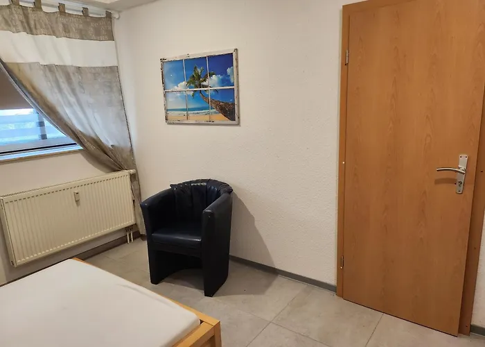 Appartement Halle, Bestes In Preis- Leistung- Lage, City, Eg, 84 Qm, Sd, 1- 3 Doppelzimmer, Extra Fuer Sie Kostenlose Tv Lounge Extra Kueche U Bad Bis 6 Personen