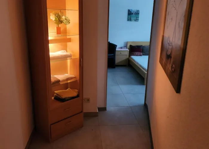 Halle, Bestes In Preis- Leistung- Lage, City, Eg, 84 Qm, Sd, 1- 3 Doppelzimmer, Extra Fuer Sie Kostenlose Tv Lounge Extra Kueche U Bad Bis 6 Personen Halle (Saale)