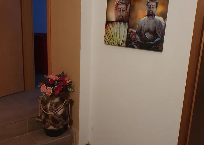 Halle, Bestes In Preis- Leistung- Lage, City, Eg, 84 Qm, Sd, 1- 3 Doppelzimmer, Extra Fuer Sie Kostenlose Tv Lounge Extra Kueche U Bad Bis 6 Personen Appartement *